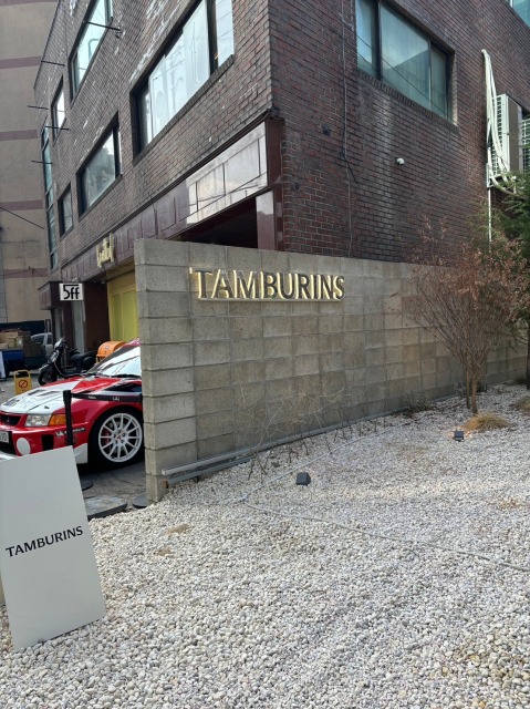 TAMBURINS
